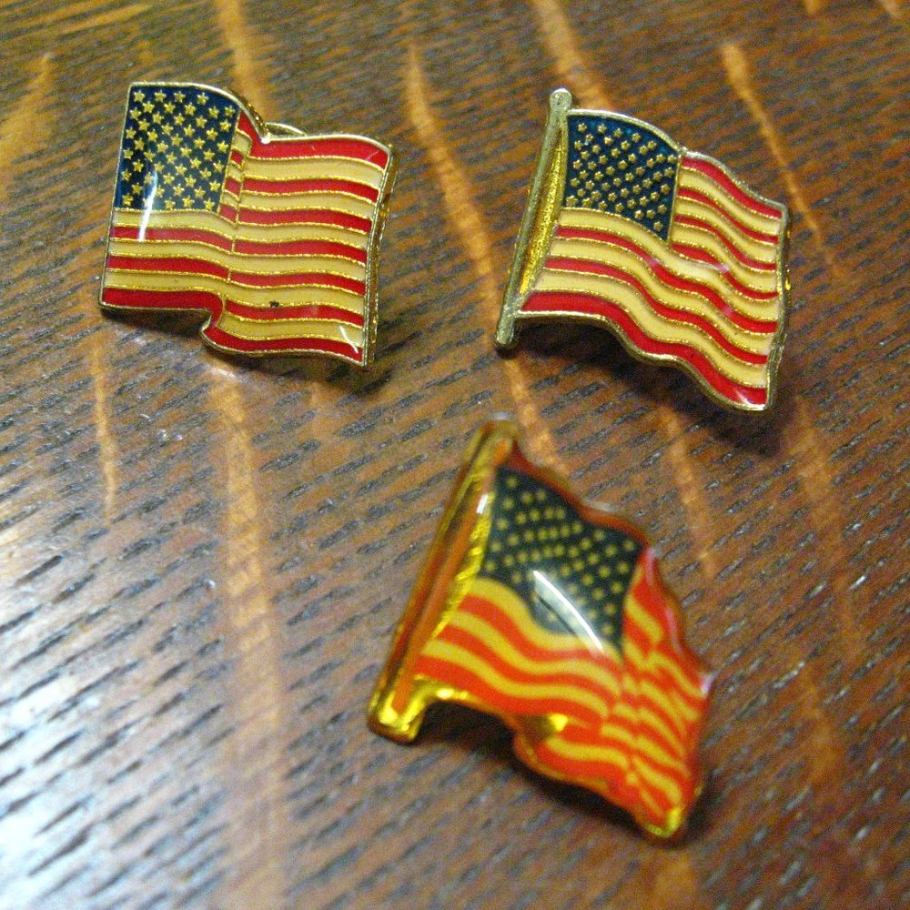 🇺🇸 USA American Waving Flag Vintage Lapel Pins (3)